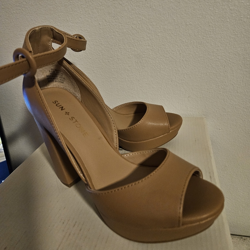 Heels - Picture 5 of 7